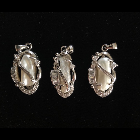 Beautiful Freshwater Pearl Pendant - Picture 5 of 5